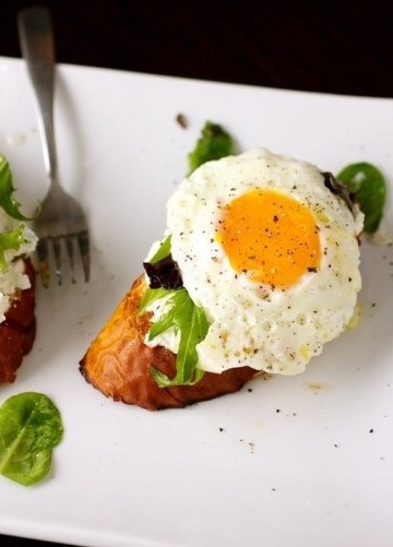 Egg Sandwich with Ricotta & Mixed Greens